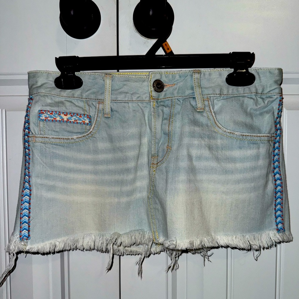 Hollister Women's Y2K Style Micro Mini Light
Wash Denim Jean Skirt Frayed